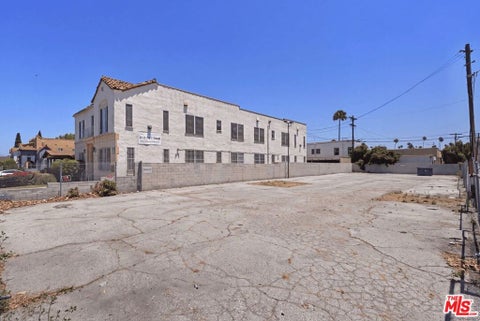 Photo of 3050 Edgehill Drive, Los Angeles, CA 90018 (MLS # 26104548)