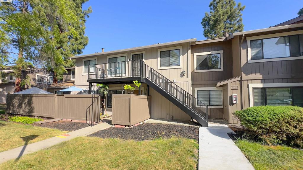 Look at this charming top-floor 2 bed, 1 bath unit in Union City! Beautifully upgraded for modern living, this bright and airy home features an open floor plan with a brand-new gourmet kitchen, quartz countertops, and high-end stainless-steel appliances. Enjoy the remodeled bathroom, waterproof vinyl flooring, fresh interior paint, and stylish new lighting throughout. Community amenities include a pool, BBQ area. Ideally located near schools, parks, Union Square Marketplace, BART, Decoto Road, and just 30 seconds to Mission Blvd. Move-in ready – don’t miss this gem!