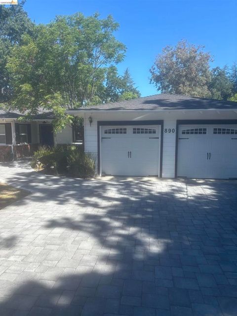 Photo of 890 Hawthorne Dr Dr, Walnut Creek, CA 94596 (MLS # 41139744)