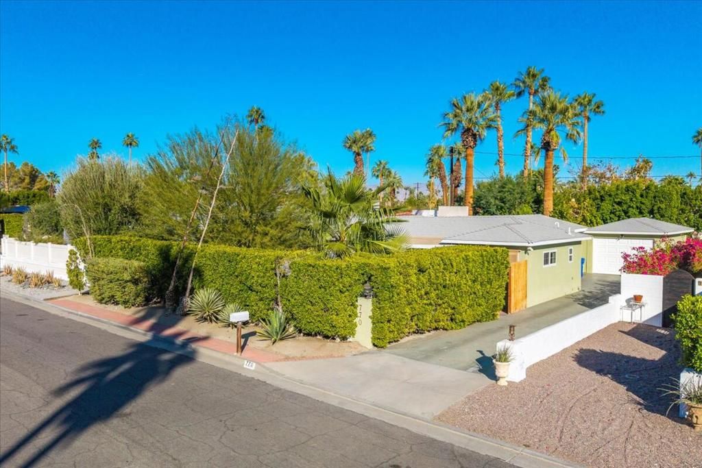 Photo of 770 N Paseo De Anza, Palm Springs, CA 92262 (MLS # 219138280DA)