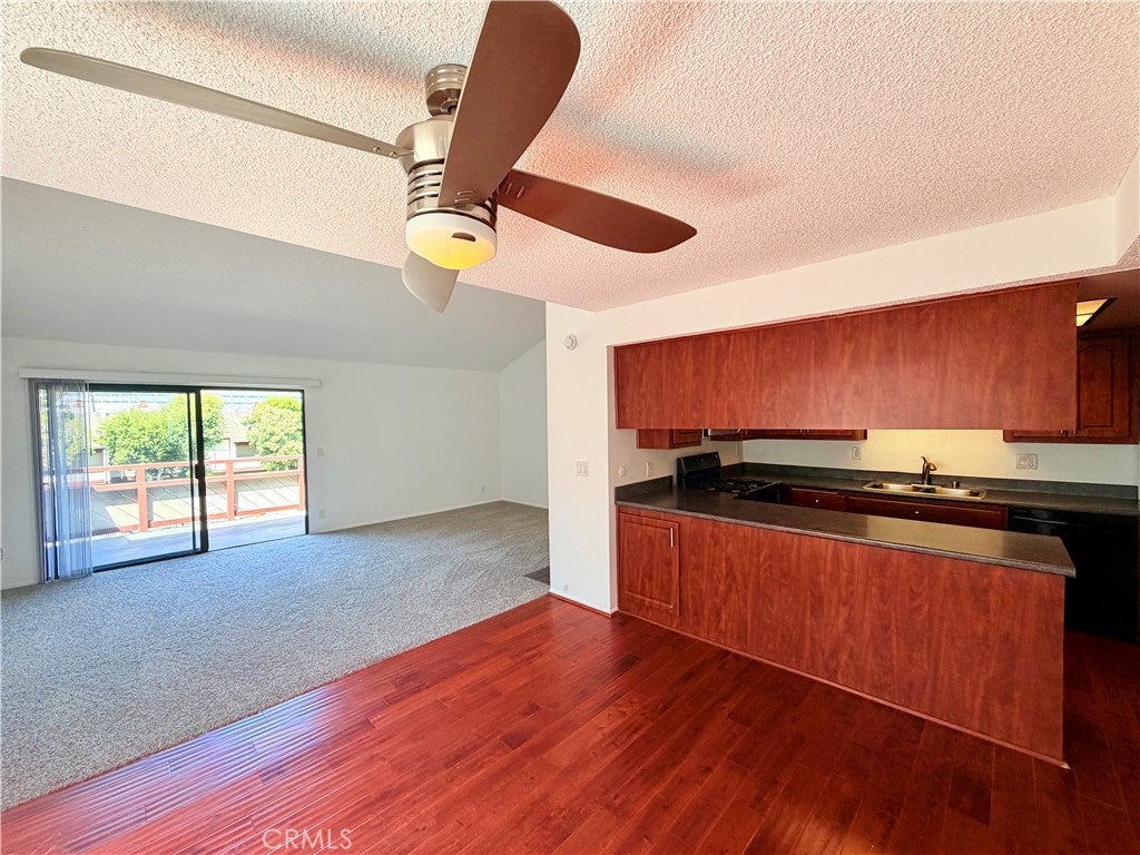 946 W 220th 218
