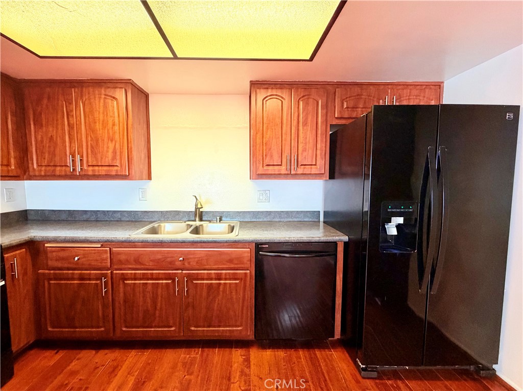 946 W 220th