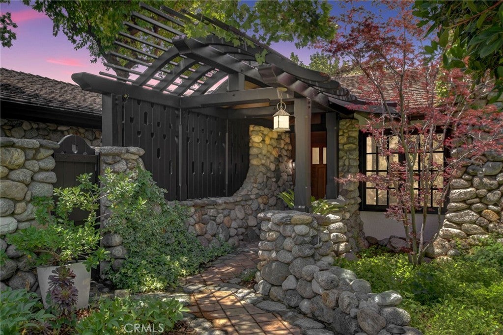 2293 Bonnie Brae
