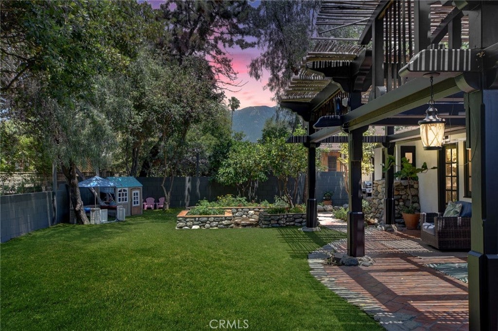 2293 Bonnie Brae