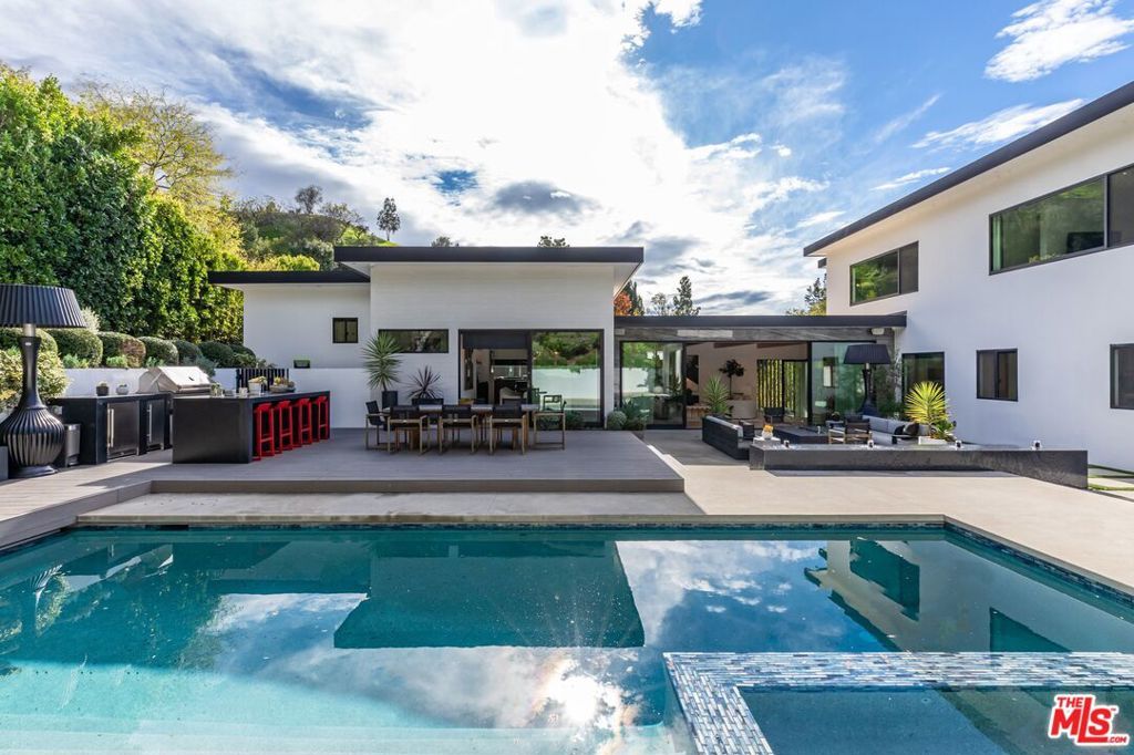 Photo of 9455 Eden Drive, Beverly Hills, CA 90210 (MLS # 26670567)