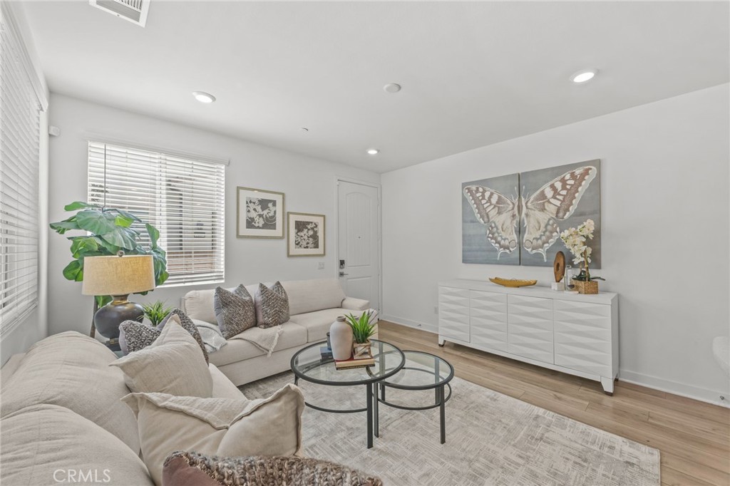 2109 Crescent Moon