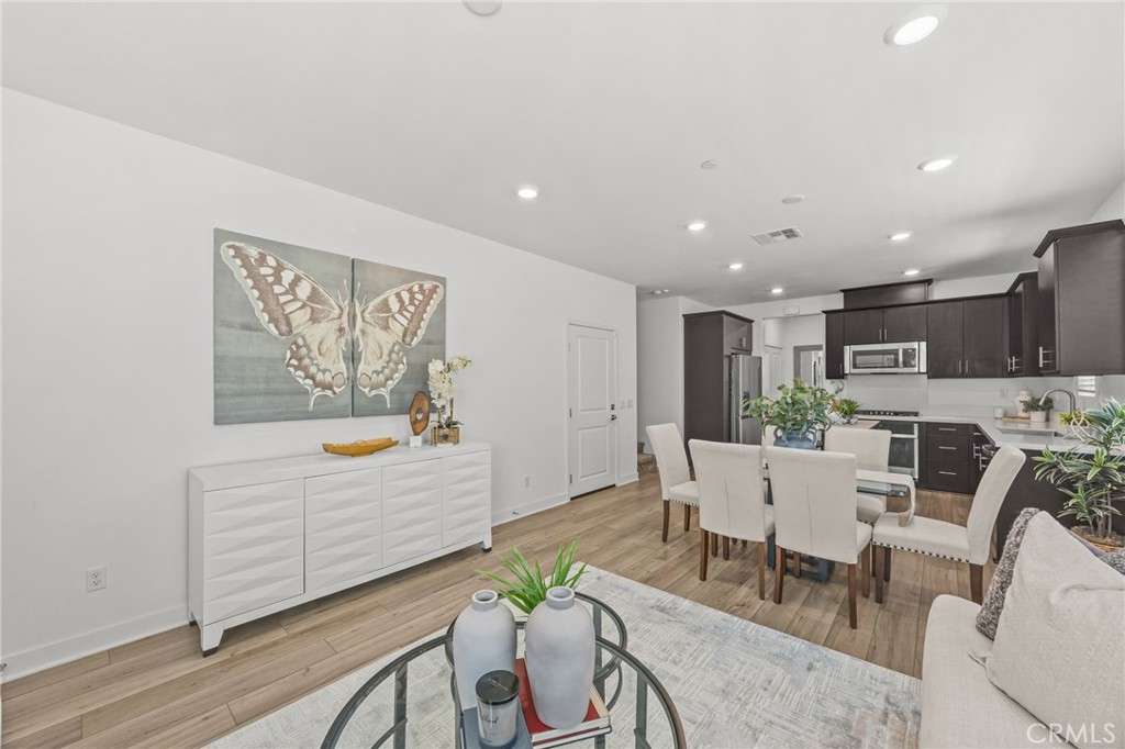2109 Crescent Moon