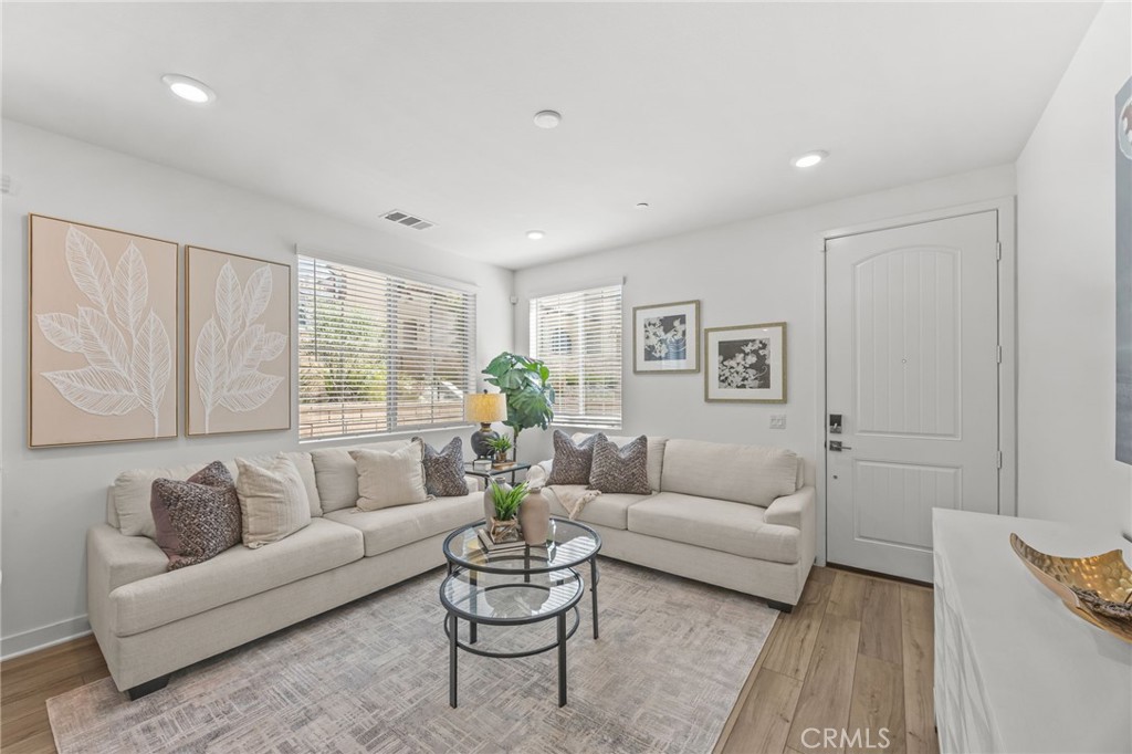 2109 Crescent Moon