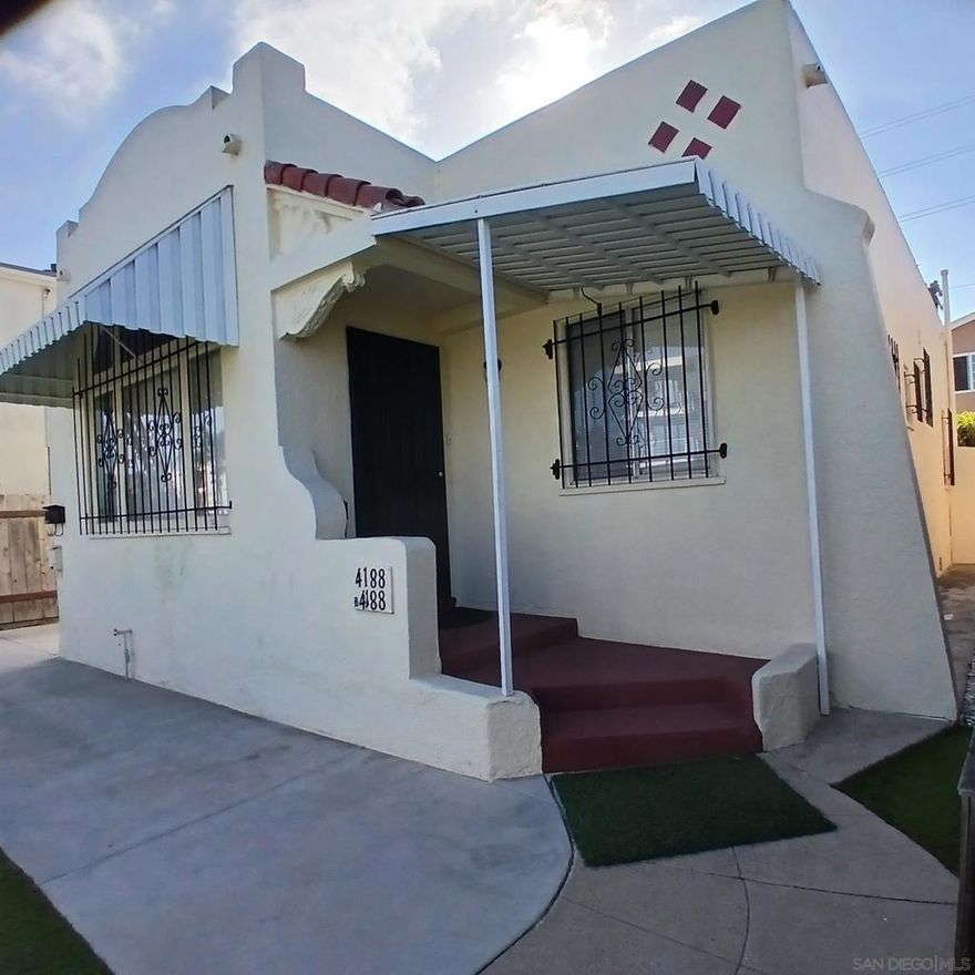 North Park Detached home with 2bedrooms and 1 bathroom has lush green turf lawn, garage and driveway park up to 2 cars. Bathroom to be fully remodeled. Available for move in Nov 25th!