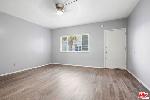 Photo of 115 N Oak Street #28, Inglewood, CA 90301 (MLS # 25555395)