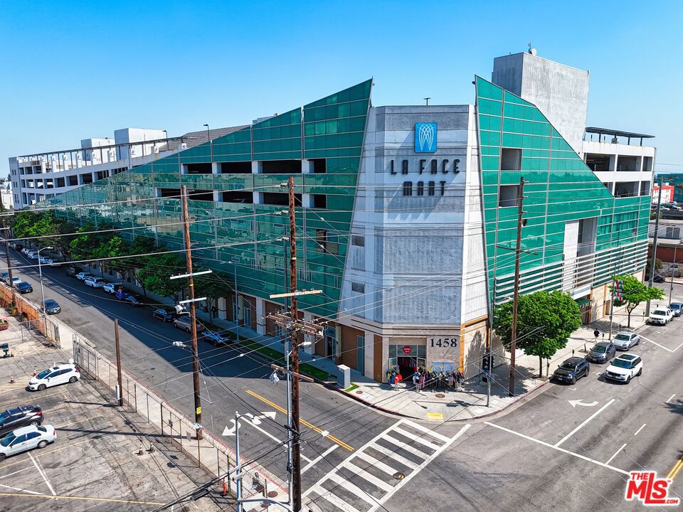 Discover a versatile 996 sq ft commercial unit ideally situated in the heart of Downtown Los Angeles's vibrant Fashion District, within the iconic LA FACE building at 1458 San Pedro St, Unit 226. This well-appointed space features new light brown laminate flooring throughout, creating a modern and welcoming atmosphere. The unit also includes a valuable second room, perfect for a private office or dedicated storage, and a private personal bathroom, offering added convenience. This adaptable layout makes it ideal for a diverse range of businesses, from creative and textile industries to professional services like legal firms, and general office space, or secure storage. LA FACE fosters a professional and collaborative environment, with established businesses, including photography studios, already in the building. Capitalize on this exceptional opportunity to establish or expand your business in a dynamic commercial hub. Contact us today for a private tour.