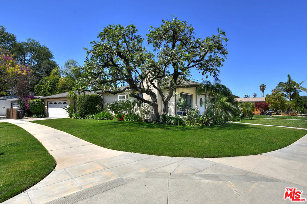 22232 Kittridge Street