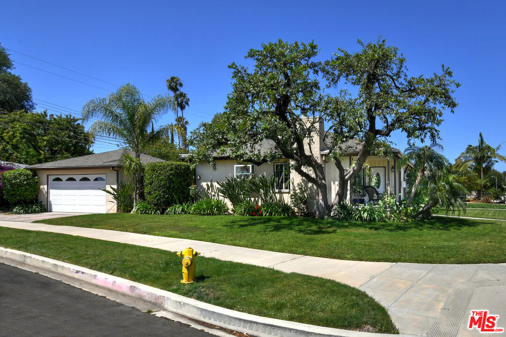 22232 Kittridge Street