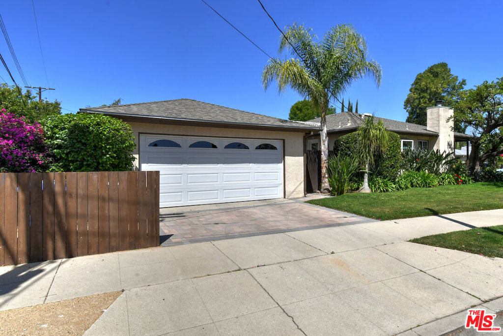 22232 Kittridge Street