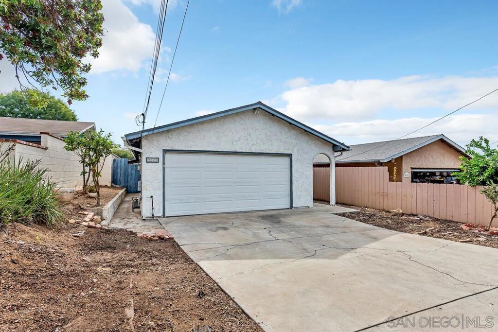 935 Ramona Ave