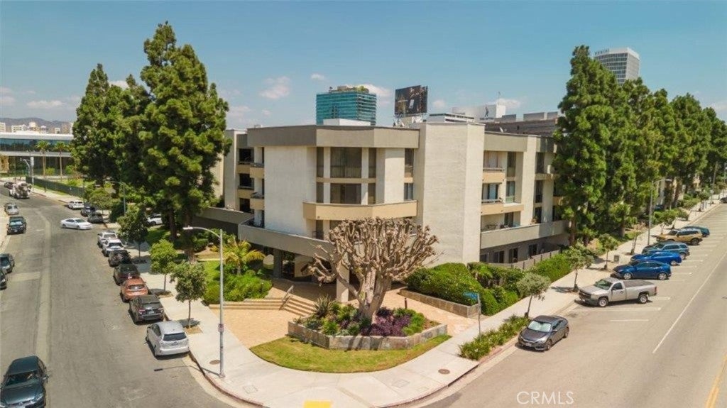 750 S Spaulding Avenue 215, Los Angeles CA 90036