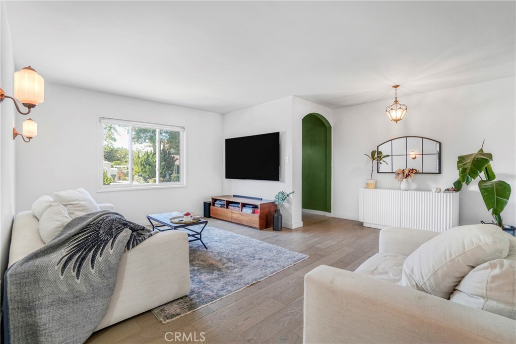 5467 W 76th Street