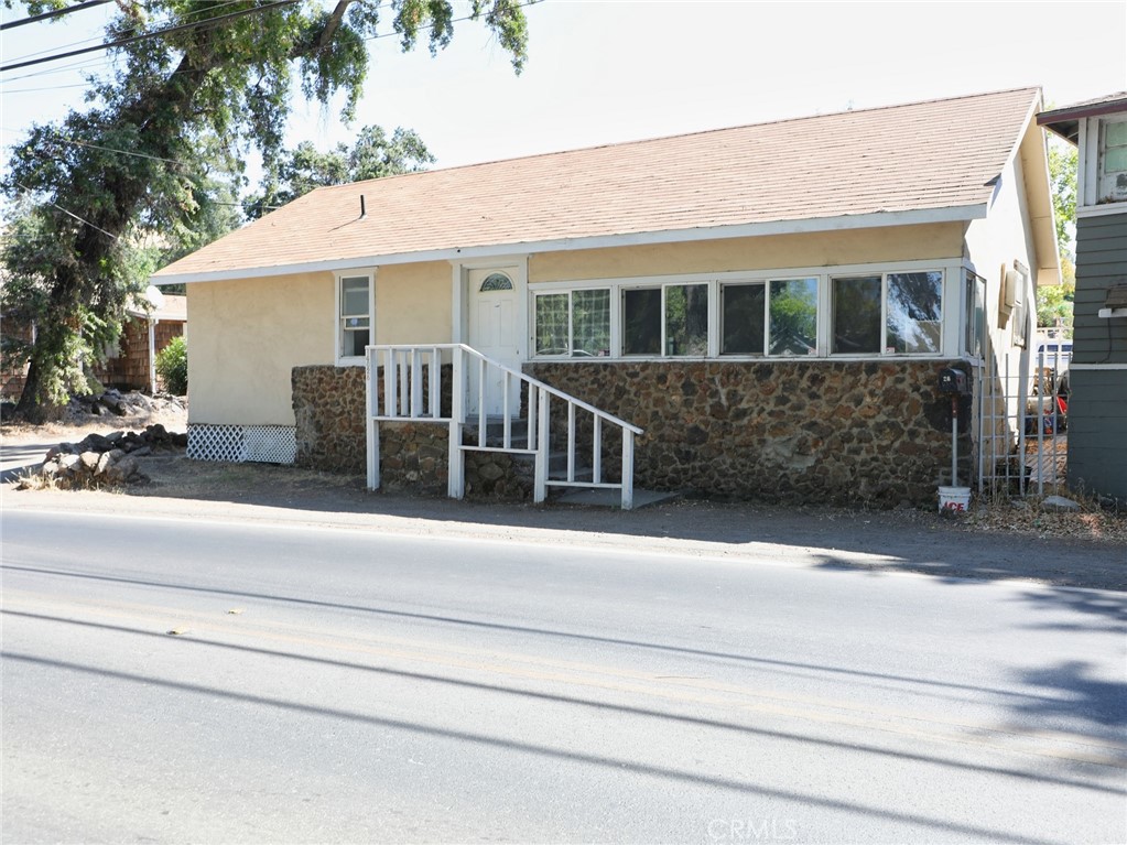 This delightful home is situated just a leisurely stroll away from the lake or park! The inviting residence features 2 spacious bedrooms and 2 versatile bonus rooms that offer possibilities – think home office, art studio, or guest quarters!
