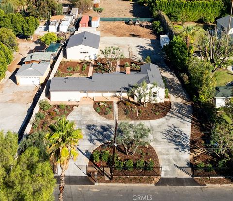 Photo of 9816 Burnet Ave, North Hills, CA 91343 (MLS # SR25246049)