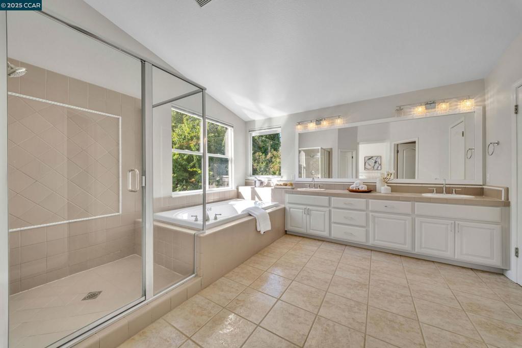 PEACOCK CREEK - Residential