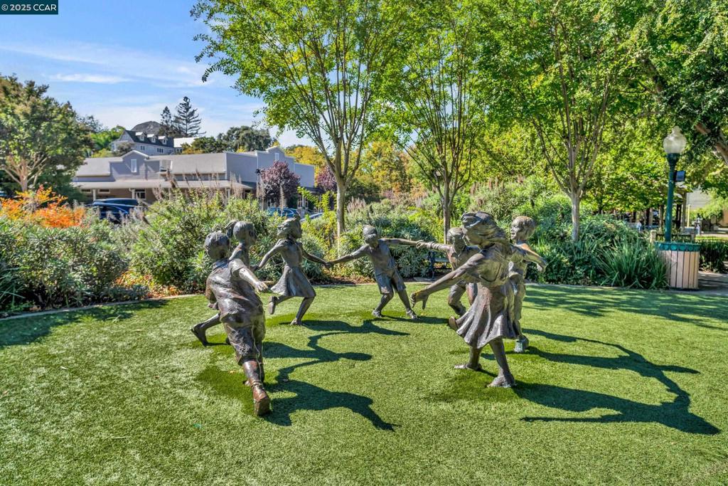 PEACOCK CREEK - Residential