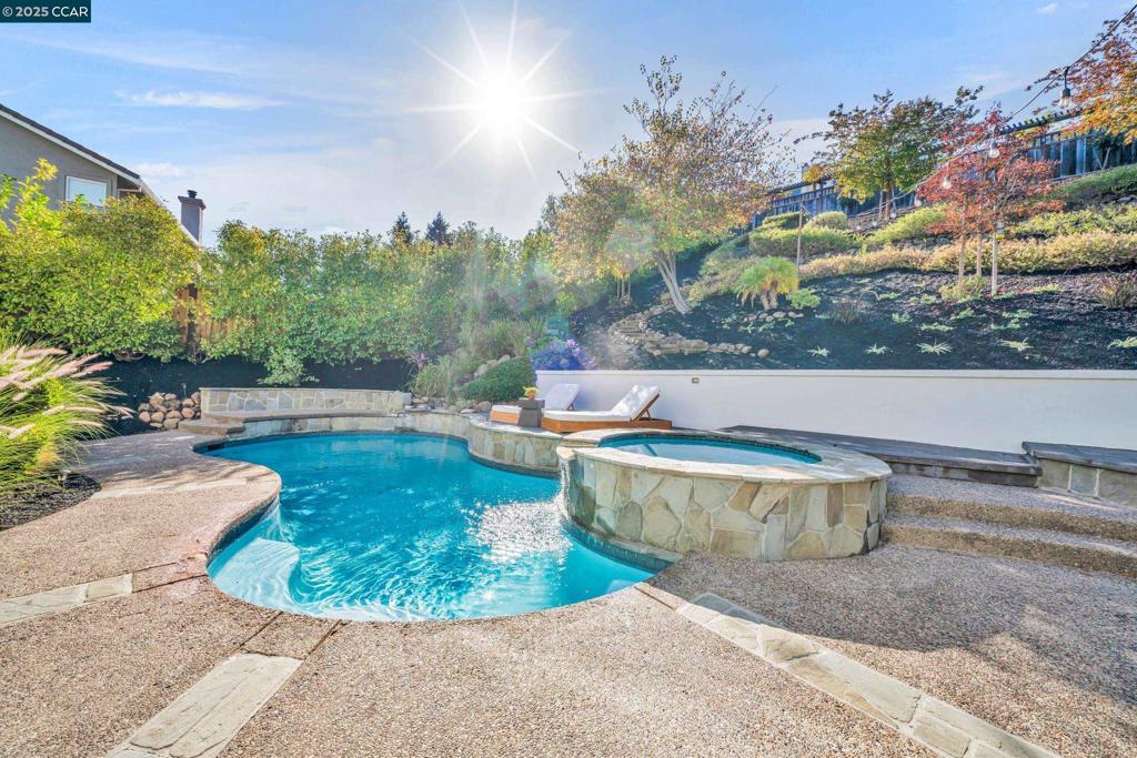 PEACOCK CREEK - Residential