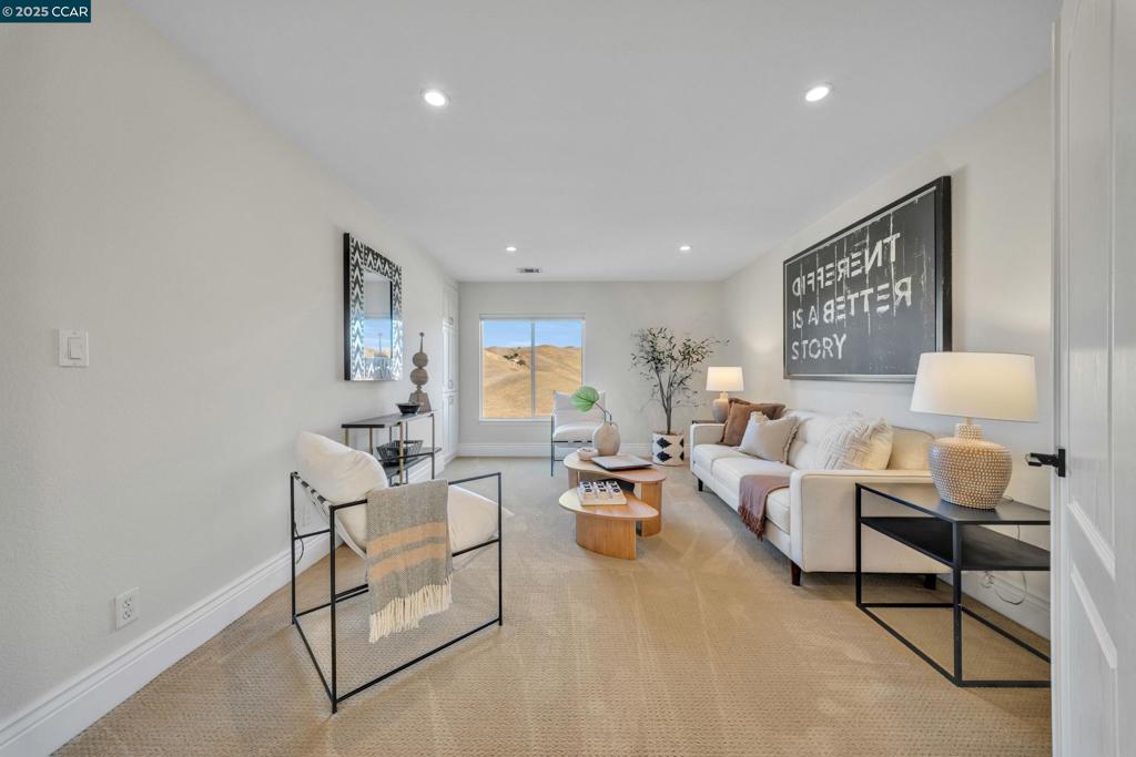 PEACOCK CREEK - Residential