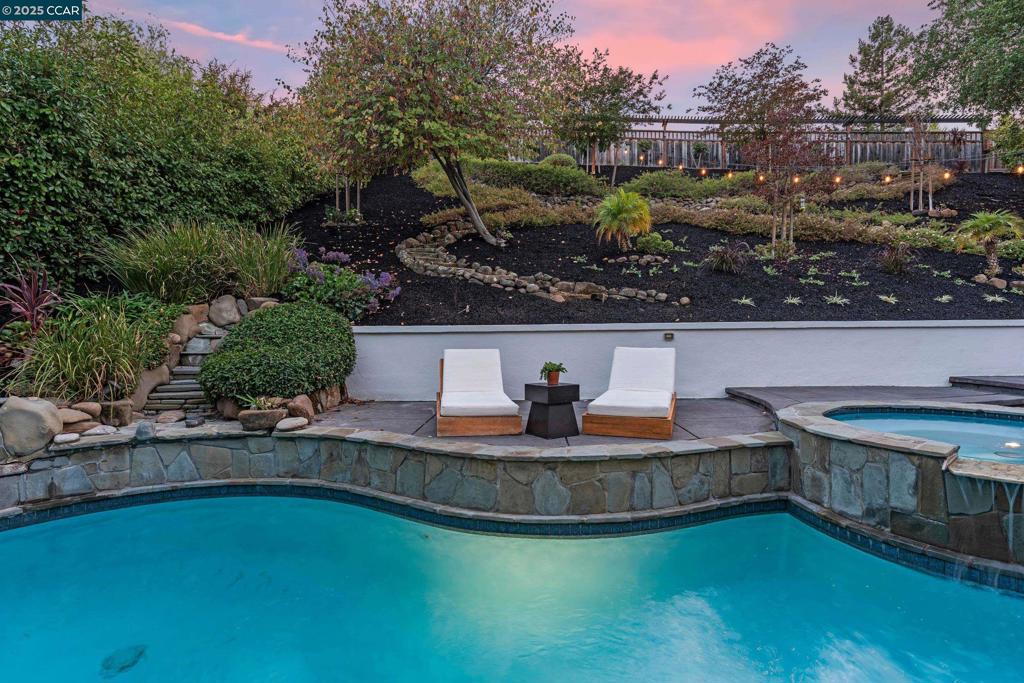 PEACOCK CREEK - Residential