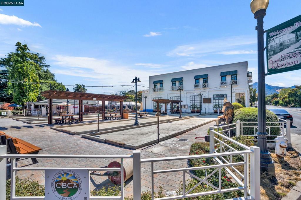 PEACOCK CREEK - Residential