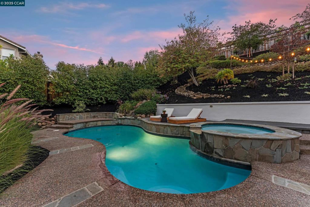 PEACOCK CREEK - Residential