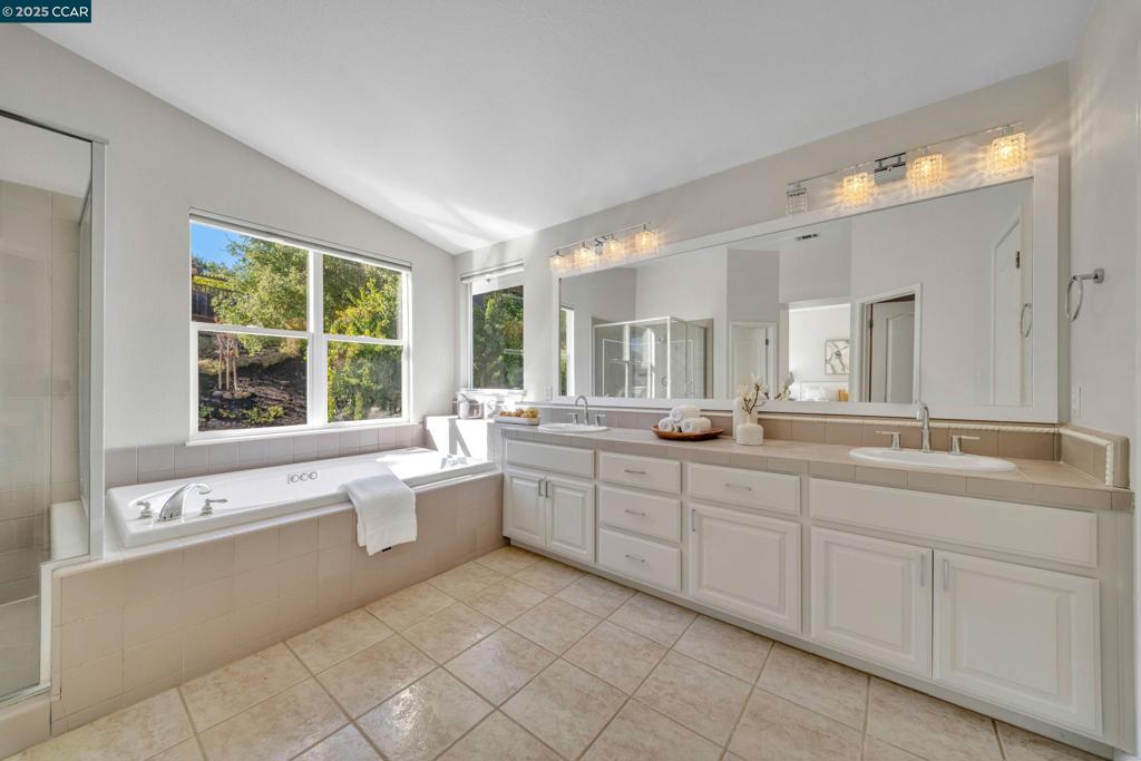 PEACOCK CREEK - Residential