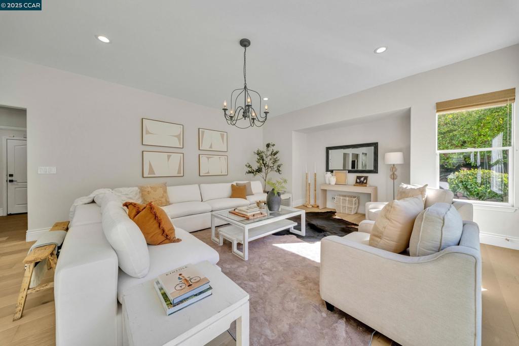 PEACOCK CREEK - Residential