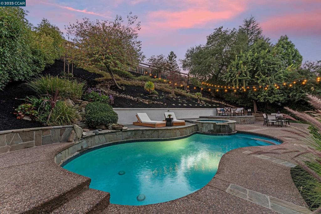 PEACOCK CREEK - Residential