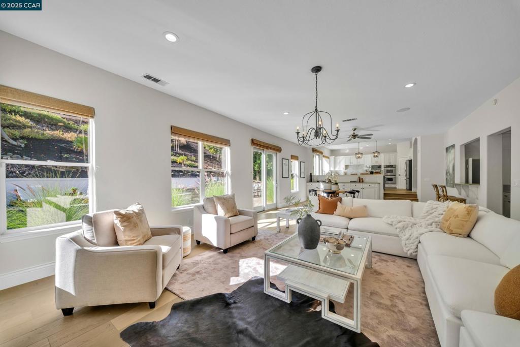 PEACOCK CREEK - Residential