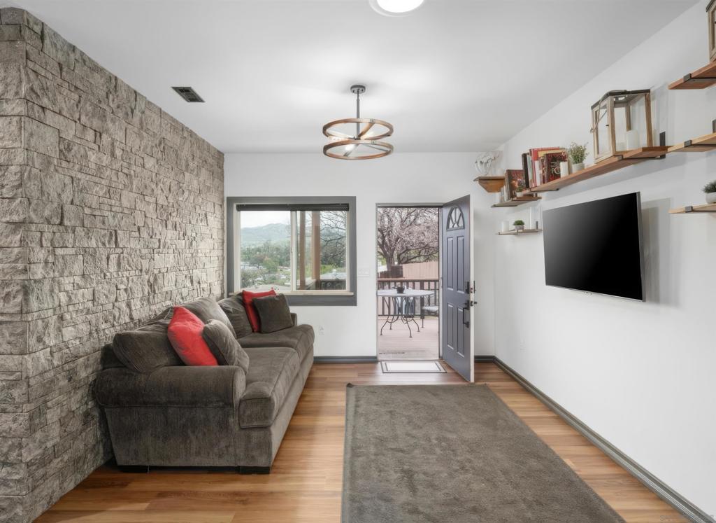 13210 Medallion Ln