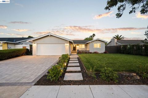 Photo of 35279 Farnham Dr Dr, Newark, CA 94560 (MLS # 41132524)