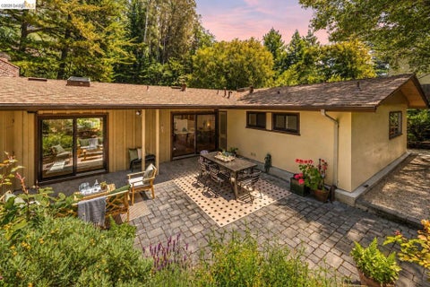 Photo of 7200 Saroni Dr, Oakland, CA 94611 (MLS # 41139313)