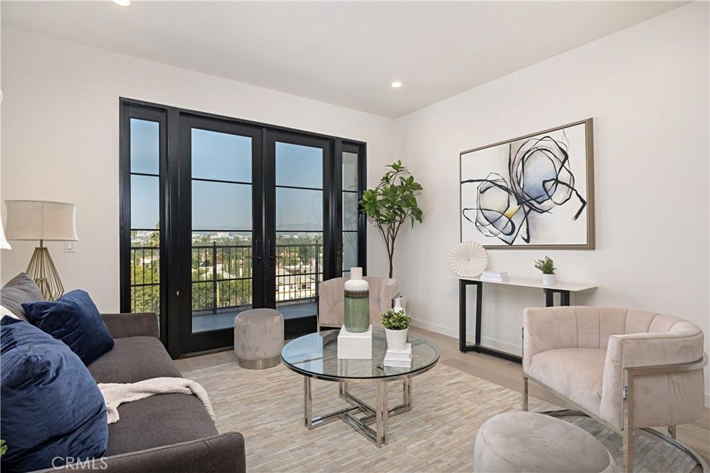 Photo of 1333 S Orange Grove Avenue #205, Los Angeles, CA 90019 (MLS # PF25281384)