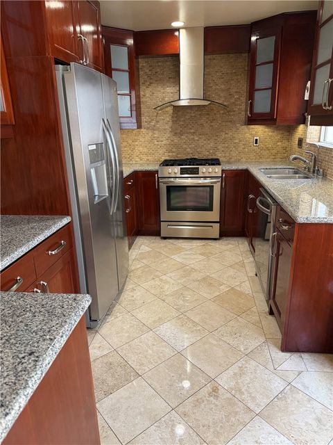 Photo of 1154 S Barrington Ave #312, Los Angeles, CA 90049 (MLS # OC26076829)