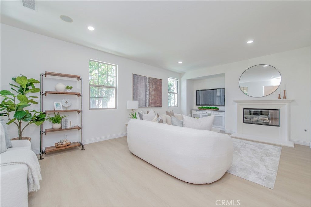 83 Twin Gables