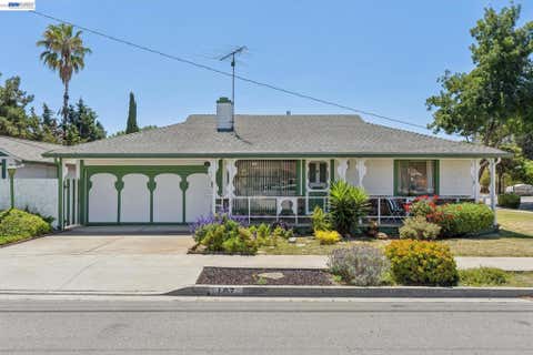 Photo of 107 VIRGINIA STREET ST, Hayward, CA 94544 (MLS # 41144107)