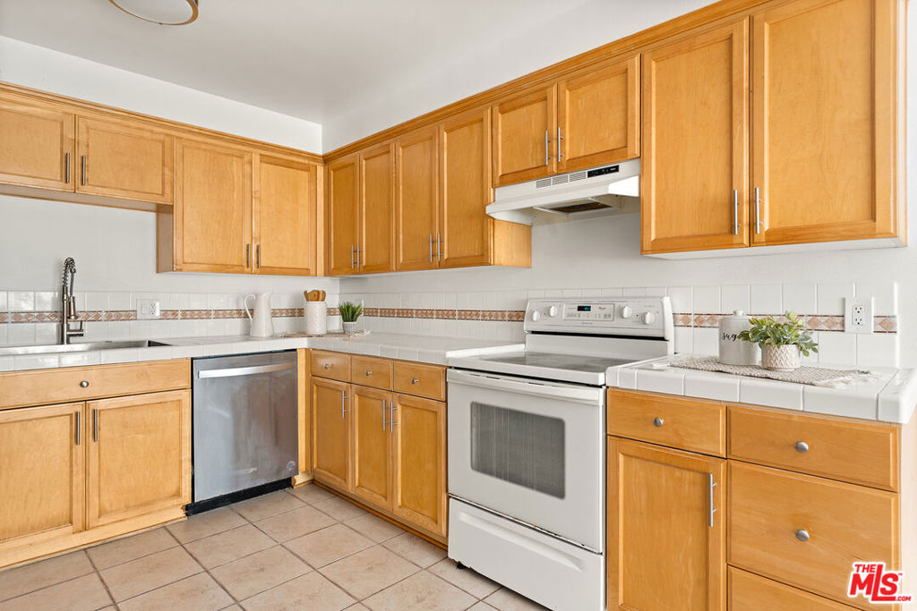 6601 Springpark Avenue 9