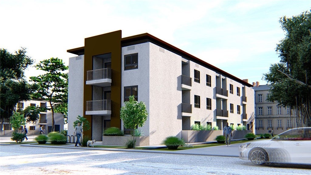 335 N Soto