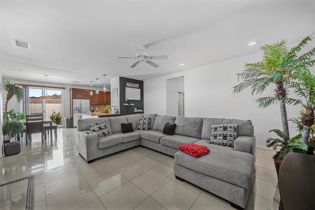 52520 Avenida Herrera