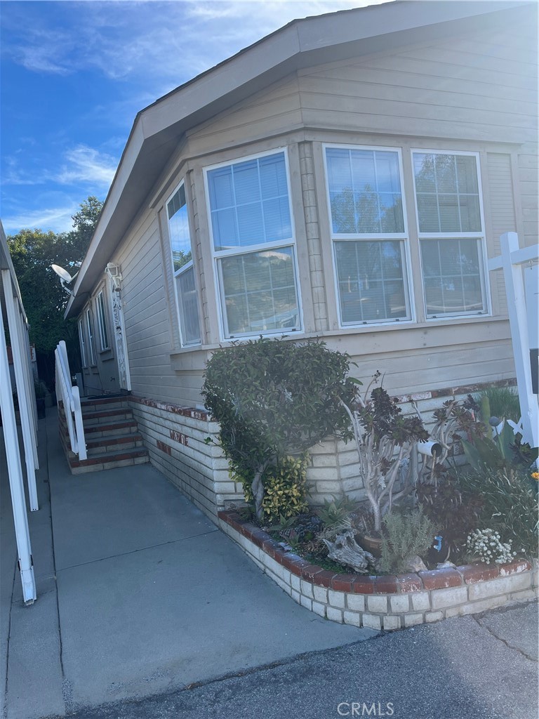 11401 N Topanga Blvd 50