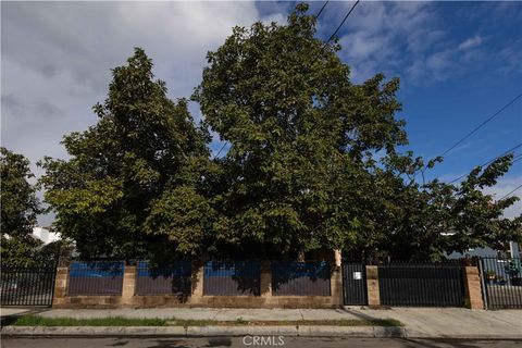 Photo of 1419 E. 111th St. St, Los Angeles, CA 90059 (MLS # DW25264569)