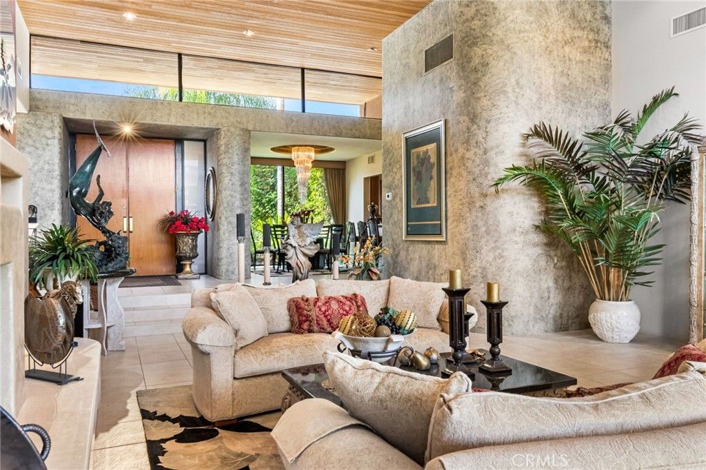 Photo of 73497 Mariposa Dr, Palm Desert, CA 92260 (MLS # SW25259765)