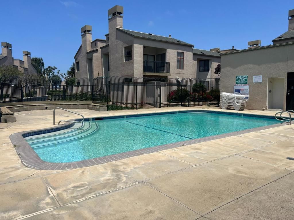 listing image 130722354281332693844