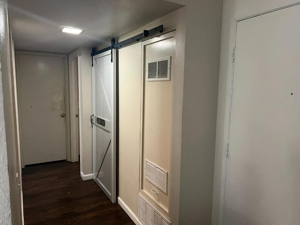 listing image 130723813904401560437