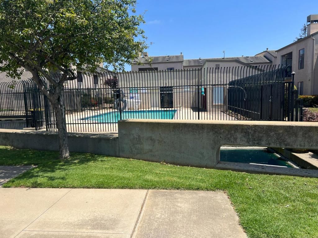 listing image 130725551224721807684